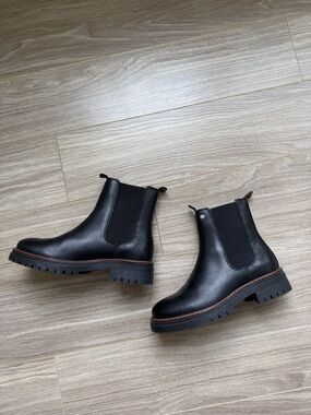 Barbour Women’s Evie Chelsea Boot Leather  Sz 4 UK/ 6 US in Black EUC